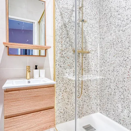 Comfortable 3 With Air Conditioning Apartment *